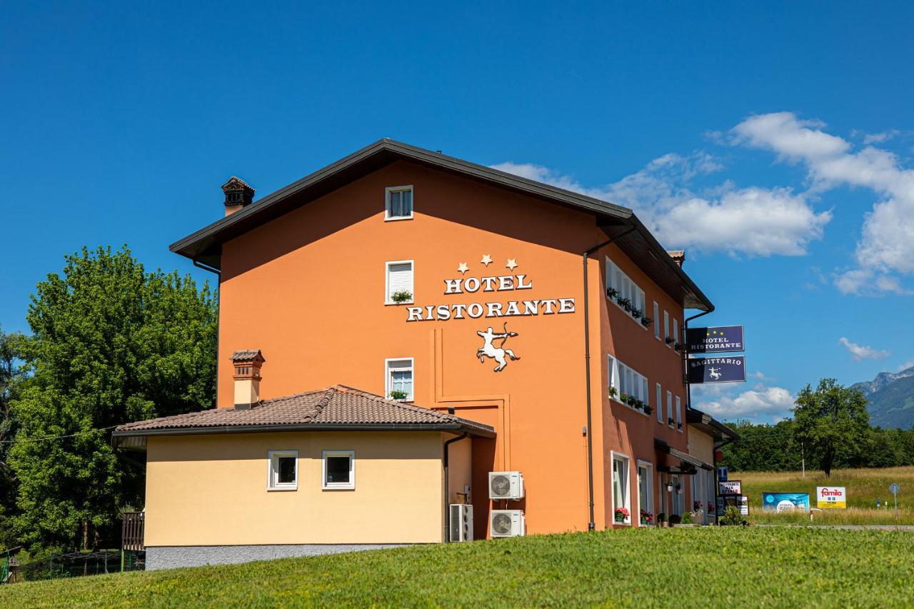 Hotel Ristorante Sagittario Feltre Exterior foto