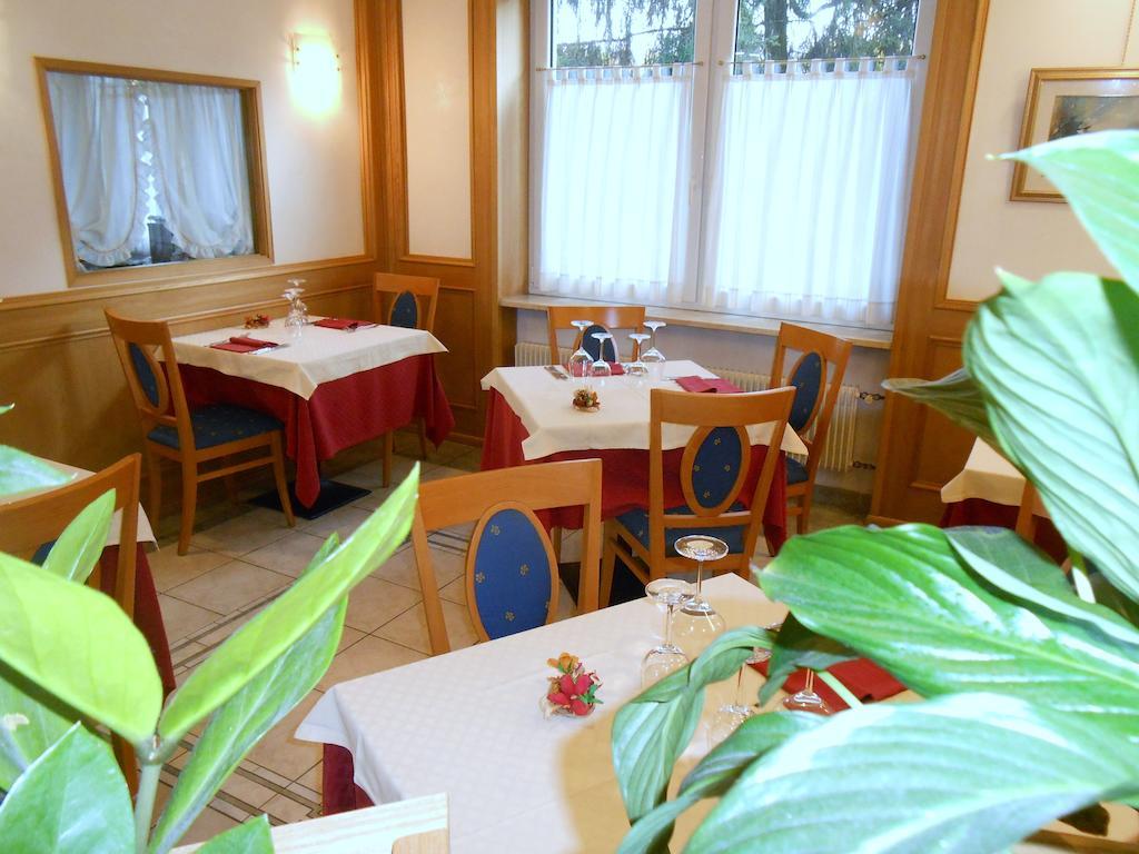 Hotel Ristorante Sagittario Feltre Exterior foto