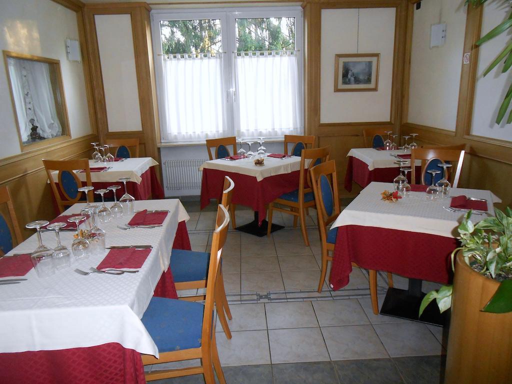 Hotel Ristorante Sagittario Feltre Exterior foto