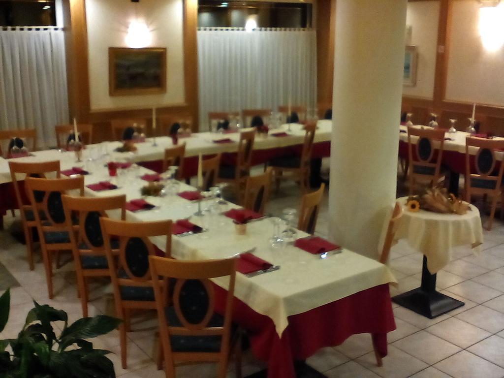 Hotel Ristorante Sagittario Feltre Exterior foto